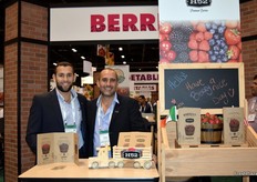 Harvest 52, productores de berries, representada por Freddy Huflack y Pedro de la Torre.