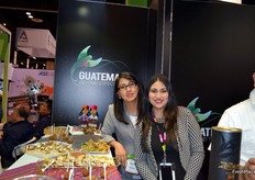 Carol Díaz y Mey Lin Cruz de la Organizació de promoción comercial de Guatemala.