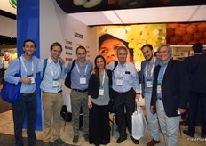 En el pabellón chileno : Macario Achondo (Sierra Produce), Sebastián Errazune (Cabilfrut), Juan Luis Obaca (Vanguard), Carolina Allendes ( Errazuriz Consultores), Andrés Errazuriz (Errazuriz Consultores), Felipe y Juan Pablo de Cabifrut.