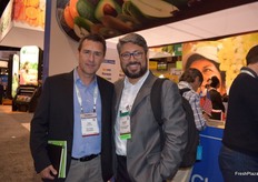 Ivan Covacevich de The Fresh Connection y Ricardo Gonzalez de San Bernardo visitando el stand chileno.