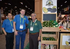 Fidencio Herrera, Alan García y Manny del Toro de la empresa mexicana productora de aguacates JBR.