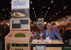 Leonel Chavez representando a su empresa con el mismo nombre, productora de aguacates orgánicos.