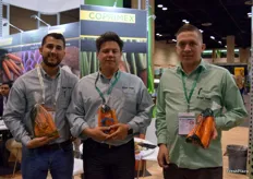 Gabriel Carvajal, marco Jimenez y Jairo Zuñiga de Coprimex, exportadora de zanahoria.