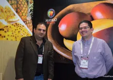 Yamil Farah y Johnny Jaro de la asociación Mango del Ecuador.