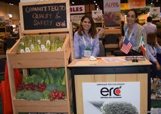 Miriam Inclan y Fernanda Carrasco de ERC. Esta empresa cuenta con 30 años de experiencia en el mercado de esparragos.