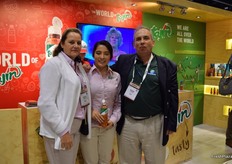 Lorenza haghenbeck, Jessica Leon y Sigfrido Fernandez de Taijn. Productores de salsa en polvo.