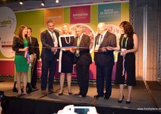 Corte de cinta de inauguración.