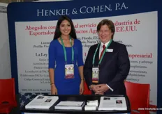 Jeanette Sepulveda y Tim henkel de Henkel & Cohen, estudio de abogados especializado en asesorias a exportadoras de productos agrícolas a Estados Unidos.