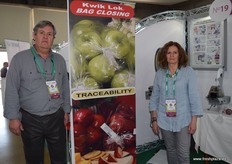 Representantes de la empresa Kwik Lok.