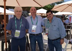 Nick Hale y Colin Gant de JLM Produce junto a Antonio Caballero de la empresa española Frutas Torero.