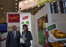 Stand de la empresa murciana especialista en cítricos y derivados Tana, con Blanca Martínez. Ahora también comercializan mangos y aguacates.