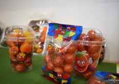 Tomates cherry con envases especiales de snackig de Grupo La Caña.