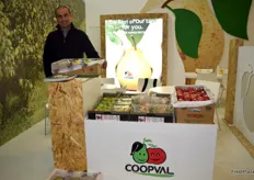 Nelson, en el stand de Coopval, cooperativa portuguesa especialista en producción y comercialización de pera Rocha.