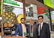 El equipo de Jalaram Fruit, estaba presentes en su nueva posición en el stand costarricense.
