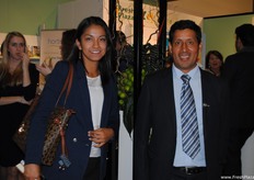 Fiorella Salazar Sánchez de Planet Cargo Peru y Edwin Medrano Medina de Rainforest Orgaic Peru visitantes en la feria.