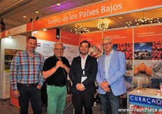 Desde Holanda, Michel Ossewaarde, Arnoud Degener and Hugo Fredrik van Vliet de Westfalia Marketing con Floris Serné de Embajada del Reino de los Países Bajos.