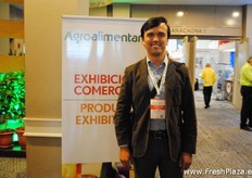 Andrés Ocampo de HLB Specialties de frutas tropicales, era un visitante.