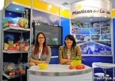 Ainhoa Gómoz y Ruth Nuñez de Plásticos del Caribe.