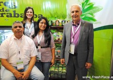Daniel Jiménez y Diana Enríquez Támara de Flores de Jarabocoa con Elaine Martinez y Gérard Trudeau de Fermes Trudeau farms.