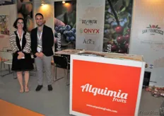 Sandie Calestroupat y Lázaro Cruz, de la empresa española Alquimia Fruits.
