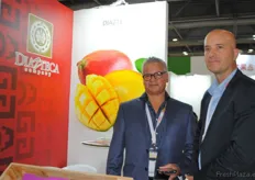 Enrique Díaz y Rod Díaz, de Diezteca, promocionando sus mangos mexicanos.