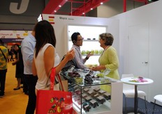 Josefina Mena, de Moyca, España. Muchas de las diferentes variedades de uvas que trajo consigo suscitaron mucho interés, en especial las variedades más dulces.