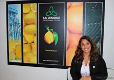 También María Victoria Seleme, directora de de SA Veracruz, Argentina, satisfecha promocionando sus cítricos.