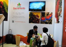 José Carrillo, de Fundo Sacramento, Perú, reunido.