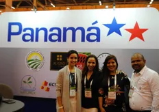 Melissa Motta, del Mida, Ministerio de Desarrollo Agropecuario de Panamá; Georgina Aizpurua, el cónsul panameño en Nueva Orleans; Ana Raquel Henríquez, de Panamá, y Josué Solís, de APSECU, productor de sandías.