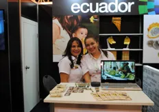 Lucía Estrella Ochoa y Miluska Andrade Estrella, de la empresa Ecobanec, Ecuador.