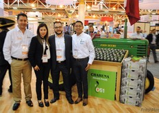 Parte del equipo de Aguacates Chahena, de México.