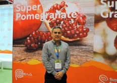 Otro superalimento peruano son las granadas, representadas por Sandro Farfán Padilla, de Progranada.