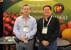 Johnny Jara, de la Fundación Mango Ecuador, y Bernardo Malo, de Refin, productos tropicales de Ecuador.