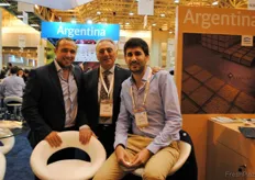 Miguel Seleme y Jorge Seleme, de la argentina S.A. Veracruz, junto a Agustín Martínez Zuccardi, de Arbolar Argentina.