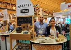 Freddy Hoflack y Berenice Parra, de Harvest 52, una de las muchas empresas que ha tenido que dividir su equipo entre Fruit Attraction en Madrid y PMA en New Orleans. H52 es conocida por sus moras, pero ofrece otras variedades de berries también.