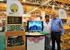 Andreas Schindler y Diego Morales, de Don Limón, en el puesto mexicano.