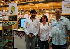 Diego Morales, de Don Limón; y Analeidys Chen y Carlos R. Ríos Mensabe, de Ríos Cantrap (grupo de agroexportaciones no tradicionales de Panamá), exportación e importación de Panamá.