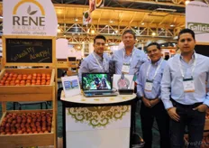 El equipo de ventas de Rene Produce, en el estand de México.