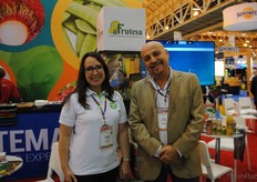 Otro exportador conocido es Frutesa. En la foto están Melissa Valladares Schlesinger y Clark MacDonald.