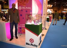 Carlos Cumbreras, gerente de Grufesa, presentando la nueva marca para frambuesa, Ms. Ruby.