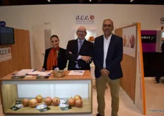 Stand de la Asociación de Cosecheros y Exportadores de Cebolla Españoles, con su presidente Alfonso Tarazona en el centro.