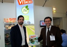 Nuno Crispim y Jose Fradeira, de Vitacress Portugal, presentando su nueva ensalada Formosa.
