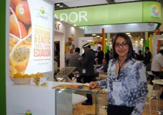 Evelyn Vallejo, de Ecuafields, Ecuador. En la feria no presentó solo su pitahaya amarilla, sino fruta exótica en general. Tiene interés en abrir el mercado europeo a sus exportaciones.