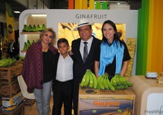 La orgullosa familia de Ginafruit Ecuador, que acaban de convertirse en abuelos, tio y tia. Hugo, enhorabuena por tu preciosa hija.
