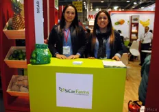 Marisa Puente y Nora Urtiz, de SicarFarms, también de México. Empresa dedicada principalmente a la producción, el empaque y la distribución de limón mexicano, limón persa y coco.