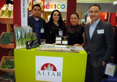 David Herrera y Rocío Aguilar, de Altar Produce, junto con Gisela Ava y César Castrat, de Del Sol Fresh.