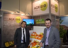 Manuel Peris y Emilio Gomez, en el stand de la empresa Agribio Terra Organic, especialista en cítricos orgánicos.