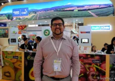 Cristian Parra, de PacLife, Chile, visitando la feria para promocionar sus soluciones de envasado.