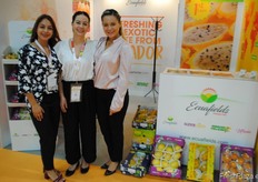 Las bellas damas de Ecuafields. Esperando unos años para que se abra el mercado chino para la exportación de pitahaya amarilla.