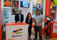 Aziz El Sous, Xiuling Zhu y Robin Anaya, de Grupo Athos Perú, el mayor exportador de granadas de prácticamente todo el hemisferio sur.